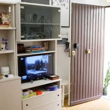 New, True-stevere Amazing Double Bed For 5 Pax * ローマ